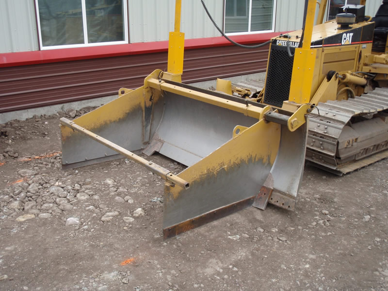 adjustable blade attachment